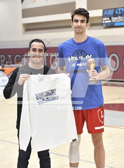 Thumbnail 3 in Mater Dei Catholic vs. Orange Lutheran (Rancho Mirage Holiday Invitational) photogallery.