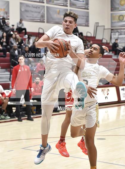 Thumbnail 1 in Mater Dei Catholic vs. Orange Lutheran (Rancho Mirage Holiday Invitational) photogallery.