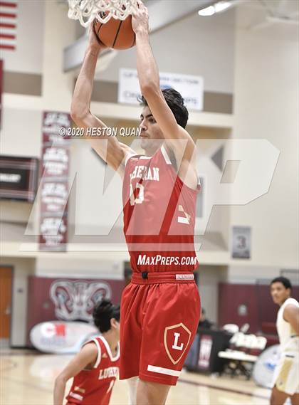 Thumbnail 3 in Mater Dei Catholic vs. Orange Lutheran (Rancho Mirage Holiday Invitational) photogallery.