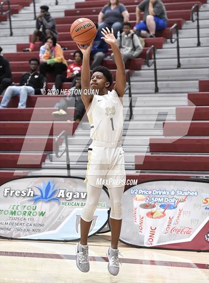 Thumbnail 3 in Mater Dei Catholic vs. Orange Lutheran (Rancho Mirage Holiday Invitational) photogallery.
