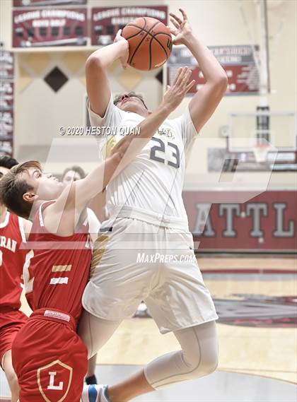 Thumbnail 2 in Mater Dei Catholic vs. Orange Lutheran (Rancho Mirage Holiday Invitational) photogallery.