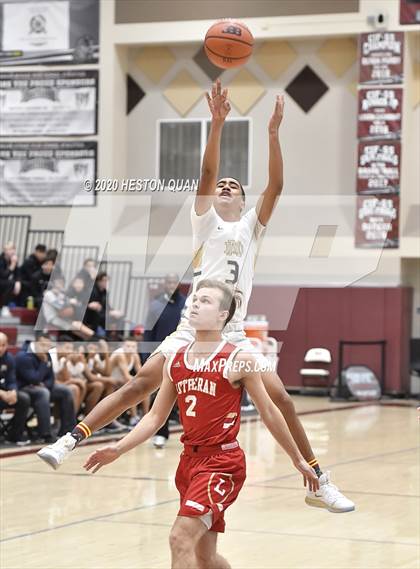 Thumbnail 2 in Mater Dei Catholic vs. Orange Lutheran (Rancho Mirage Holiday Invitational) photogallery.