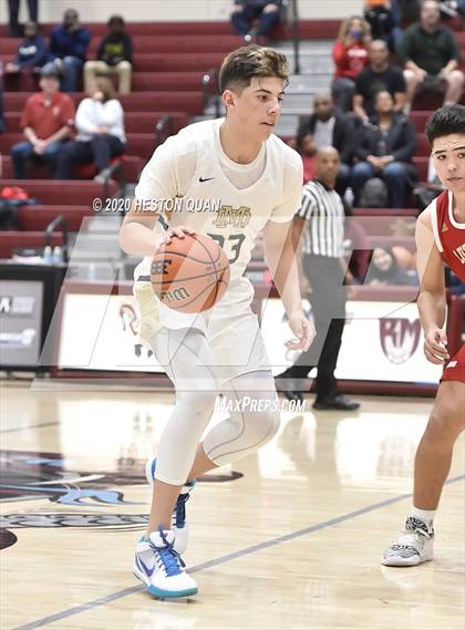 Thumbnail 1 in Mater Dei Catholic vs. Orange Lutheran (Rancho Mirage Holiday Invitational) photogallery.