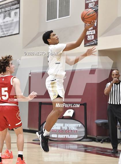 Thumbnail 3 in Mater Dei Catholic vs. Orange Lutheran (Rancho Mirage Holiday Invitational) photogallery.