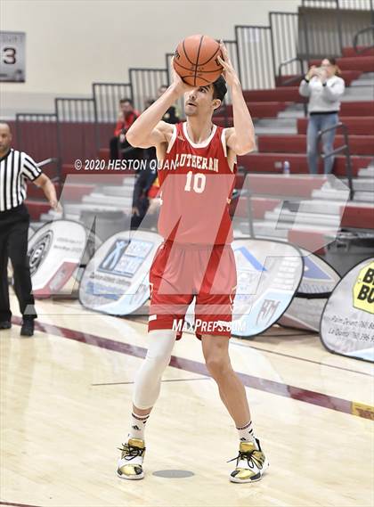 Thumbnail 2 in Mater Dei Catholic vs. Orange Lutheran (Rancho Mirage Holiday Invitational) photogallery.