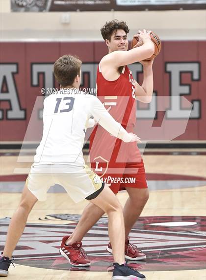 Thumbnail 3 in Mater Dei Catholic vs. Orange Lutheran (Rancho Mirage Holiday Invitational) photogallery.