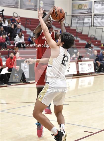 Thumbnail 1 in Mater Dei Catholic vs. Orange Lutheran (Rancho Mirage Holiday Invitational) photogallery.
