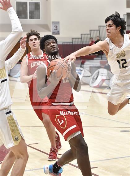 Thumbnail 2 in Mater Dei Catholic vs. Orange Lutheran (Rancho Mirage Holiday Invitational) photogallery.