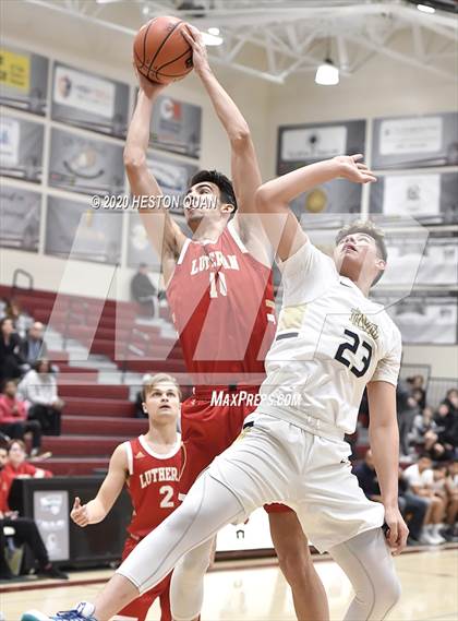 Thumbnail 3 in Mater Dei Catholic vs. Orange Lutheran (Rancho Mirage Holiday Invitational) photogallery.