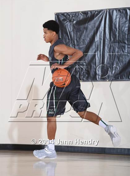 Thumbnail 3 in Issaquah vs. Moreau Catholic (MaxPreps Holiday Classic) photogallery.