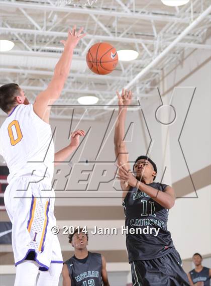 Thumbnail 3 in Issaquah vs. Moreau Catholic (MaxPreps Holiday Classic) photogallery.