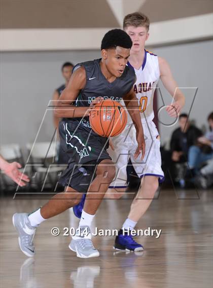 Thumbnail 3 in Issaquah vs. Moreau Catholic (MaxPreps Holiday Classic) photogallery.