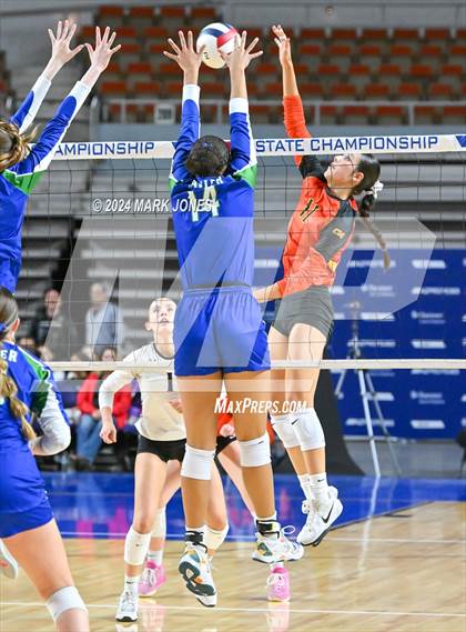 Thumbnail 2 in Xavier College Prep vs. Corona del Sol (AIA 6A Final) photogallery.