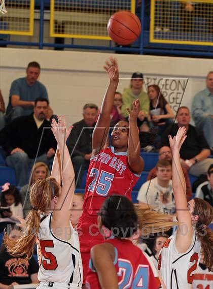 Thumbnail 3 in Pigeon Forge vs. Austin-East (D3AA District Consolation) photogallery.
