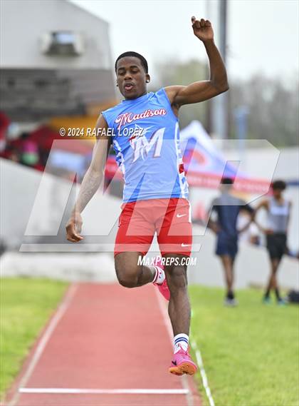 Thumbnail 1 in Houston Relays photogallery.