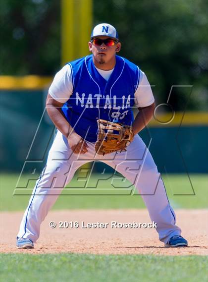 Thumbnail 2 in Blanco vs Natalia (3A Bi-district playoffs) photogallery.