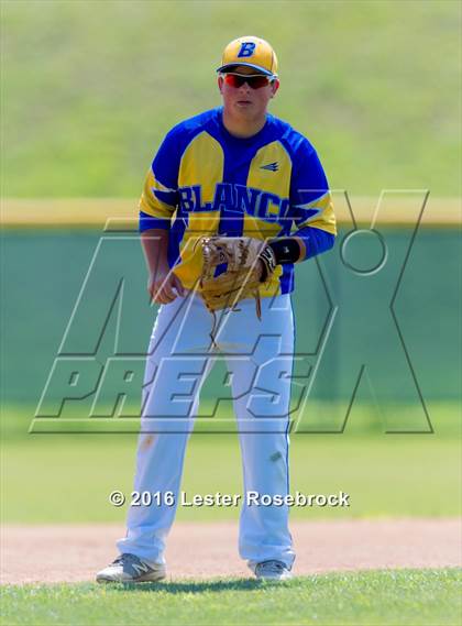 Thumbnail 2 in Blanco vs Natalia (3A Bi-district playoffs) photogallery.