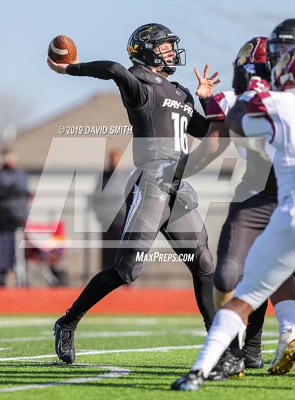 Thumbnail 2 in De Smet Jesuit @ Raymore-Peculiar (MSHSAA Class 6 Semifinal) photogallery.