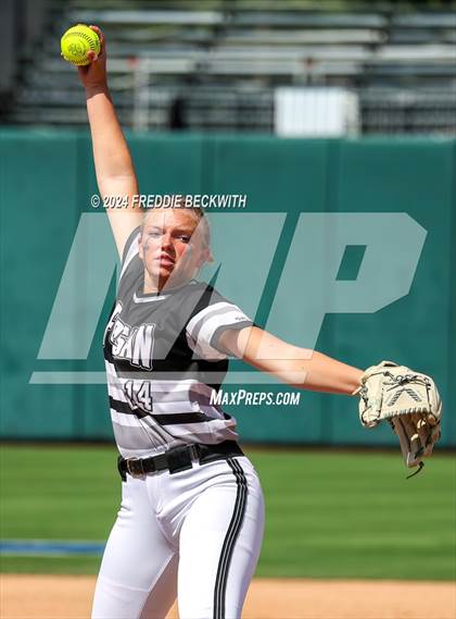 Thumbnail 2 in Beckville vs. Forsan (UIL 2A Softball Semifinal) photogallery.