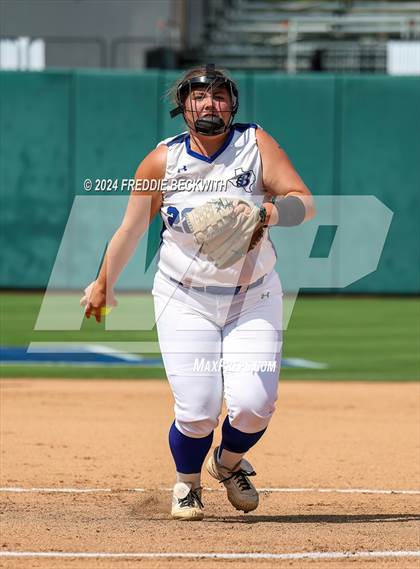 Thumbnail 2 in Beckville vs. Forsan (UIL 2A Softball Semifinal) photogallery.