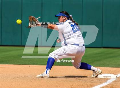 Thumbnail 2 in Beckville vs. Forsan (UIL 2A Softball Semifinal) photogallery.