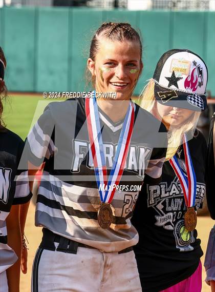 Thumbnail 1 in Beckville vs. Forsan (UIL 2A Softball Semifinal) photogallery.