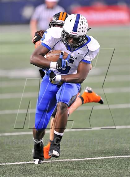 Thumbnail 1 in Gilmer vs. Navasota (UIL  3A Division 2 Final) photogallery.