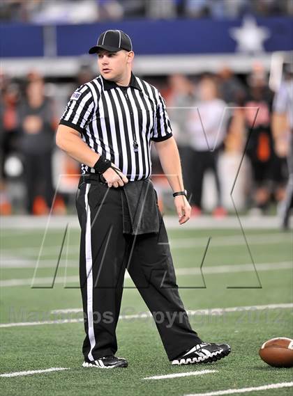 Thumbnail 1 in Gilmer vs. Navasota (UIL  3A Division 2 Final) photogallery.