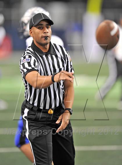 Thumbnail 1 in Gilmer vs. Navasota (UIL  3A Division 2 Final) photogallery.