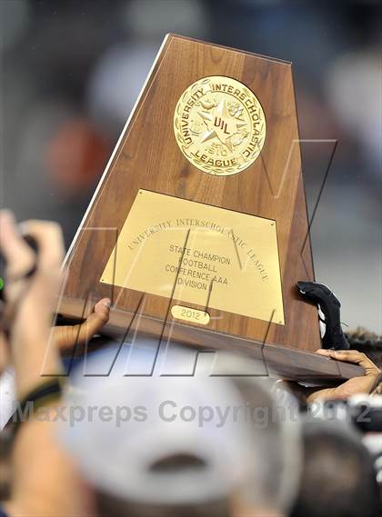 Thumbnail 1 in Gilmer vs. Navasota (UIL  3A Division 2 Final) photogallery.
