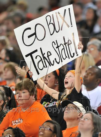 Thumbnail 2 in Gilmer vs. Navasota (UIL  3A Division 2 Final) photogallery.
