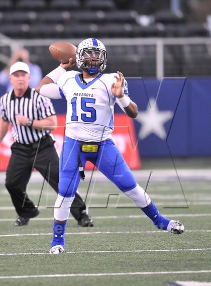 Thumbnail 2 in Gilmer vs. Navasota (UIL  3A Division 2 Final) photogallery.