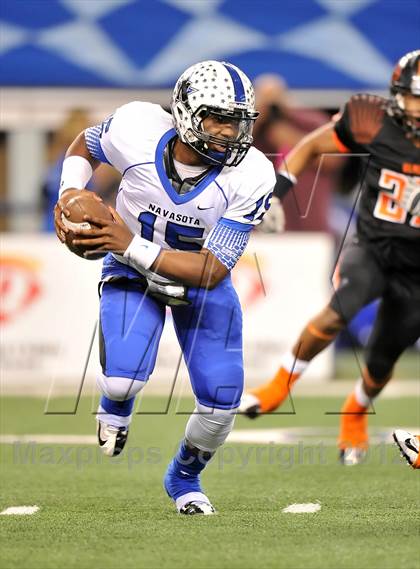 Thumbnail 2 in Gilmer vs. Navasota (UIL  3A Division 2 Final) photogallery.