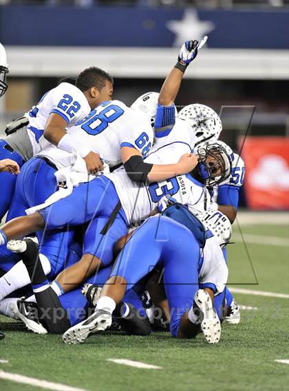 Thumbnail 2 in Gilmer vs. Navasota (UIL  3A Division 2 Final) photogallery.