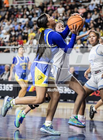 Thumbnail 1 in Alchesay vs Window Rock (AIA 3A Semifinal) photogallery.