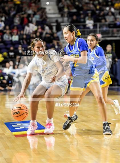 Thumbnail 3 in Alchesay vs Window Rock (AIA 3A Semifinal) photogallery.