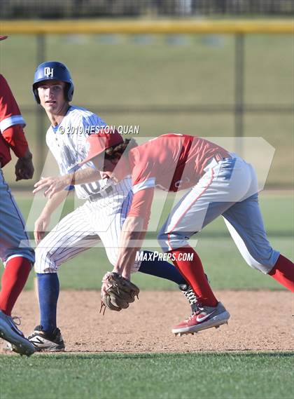 Thumbnail 2 in Dana Hills vs. Mater Dei (Game 1) photogallery.