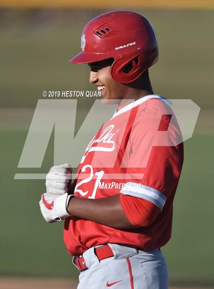 Thumbnail 2 in Dana Hills vs. Mater Dei (Game 1) photogallery.