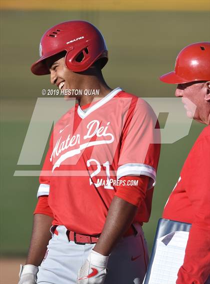 Thumbnail 3 in Dana Hills vs. Mater Dei (Game 1) photogallery.