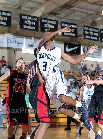 Thumbnail 2 in Port Charlotte vs. Berkeley Prep (City of Palms Classic) photogallery.