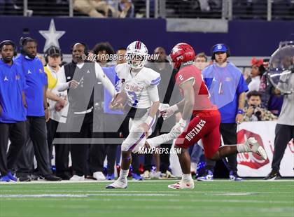 Thumbnail 1 in North Shore vs. Duncanville (UIL Football 6A D1 Finals) photogallery.