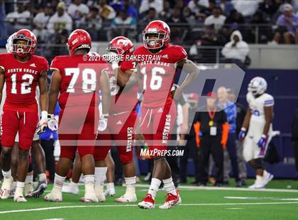 Thumbnail 2 in North Shore vs. Duncanville (UIL Football 6A D1 Finals) photogallery.