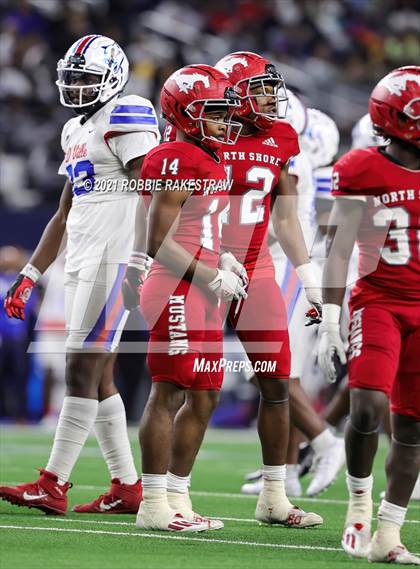 Thumbnail 1 in North Shore vs. Duncanville (UIL Football 6A D1 Finals) photogallery.