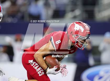 Thumbnail 3 in North Shore vs. Duncanville (UIL Football 6A D1 Finals) photogallery.