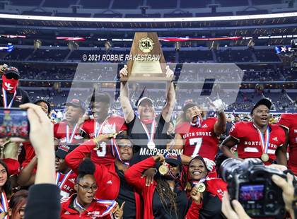 Thumbnail 3 in North Shore vs. Duncanville (UIL Football 6A D1 Finals) photogallery.