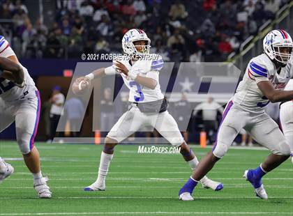 Thumbnail 1 in North Shore vs. Duncanville (UIL Football 6A D1 Finals) photogallery.