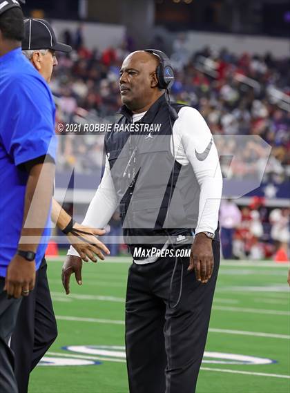 Thumbnail 1 in North Shore vs. Duncanville (UIL Football 6A D1 Finals) photogallery.