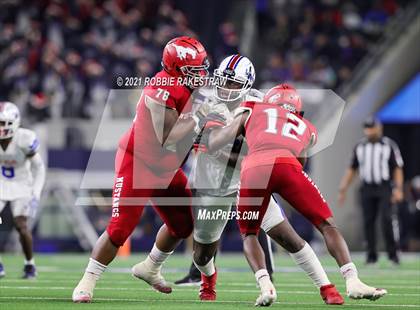 Thumbnail 3 in North Shore vs. Duncanville (UIL Football 6A D1 Finals) photogallery.