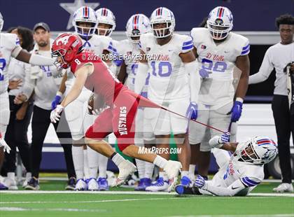 Thumbnail 3 in North Shore vs. Duncanville (UIL Football 6A D1 Finals) photogallery.