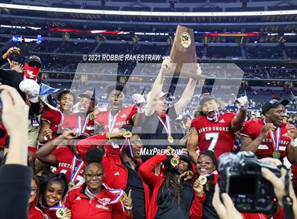 Thumbnail 2 in North Shore vs. Duncanville (UIL Football 6A D1 Finals) photogallery.